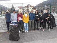 Skater im ASV Sterzing Volksbank säubern ihre Anlage in Sterzing