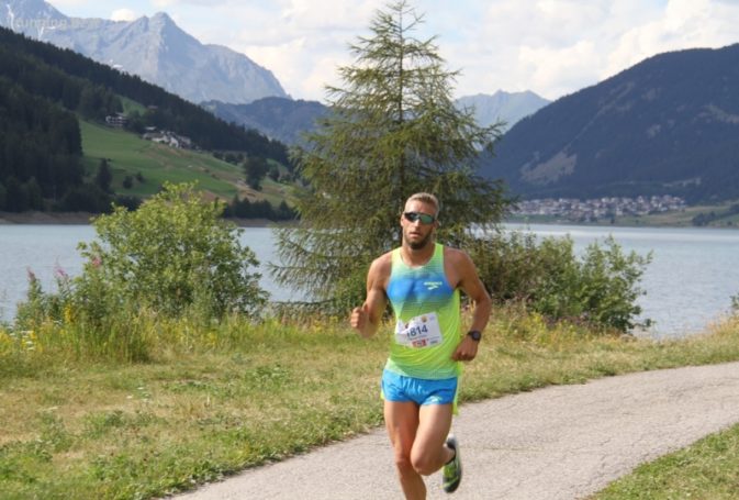 Daniel Hofer zeichnet sich beim Reschensee-Lauf aus