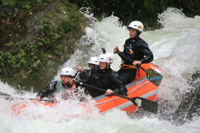 Rafting Italienmeisterschaft 2024 in der Abfahrt in Terni – Die Jugendlichen der U19 – Klasse holen sich den Titel